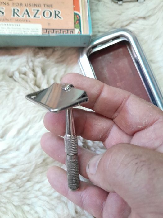 Стара Английска самобръсначка ЗА МНОГОКРАТНА УПОТРЕБА  ,пълен комплект