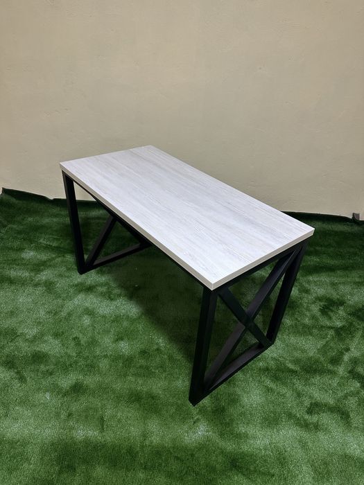 Стол в стиле лофт