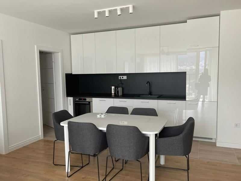 Дава се под наем Тристаен апартамент в София, Витоша - 115 кв.м за 688.5 € - Снимка #1