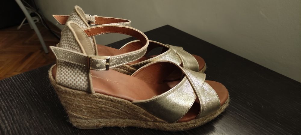Златни сандали, естествена кожа, 38 номер