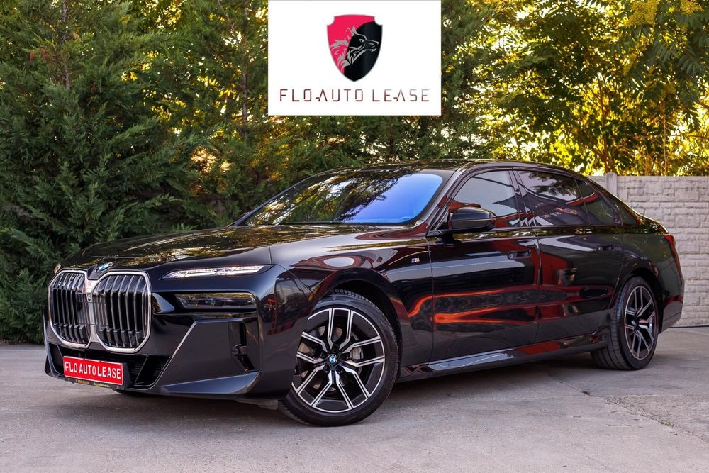 BMW Seria 7 scaune cu masaj, ventilate si incalzite,  faruri cristal, iconic glow
