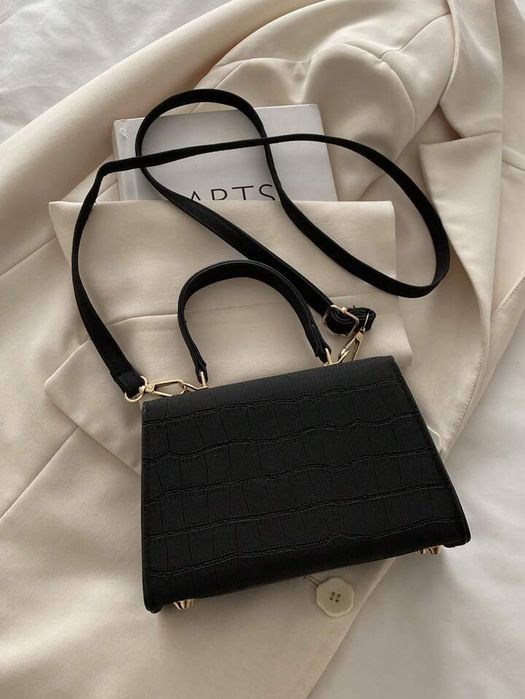 Черная сумка-кроссбоди