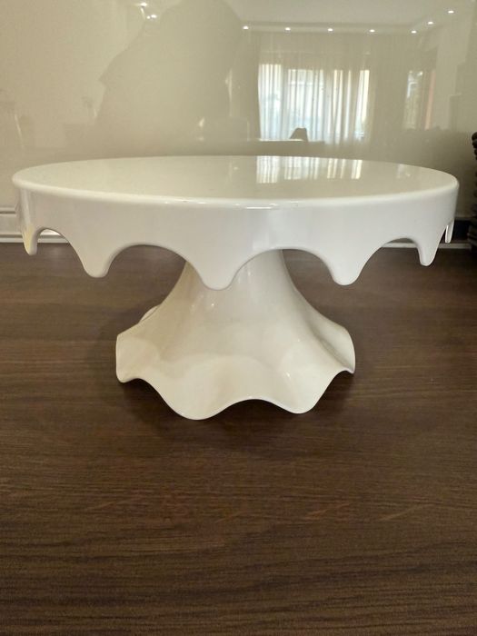 Красива поставка за торта