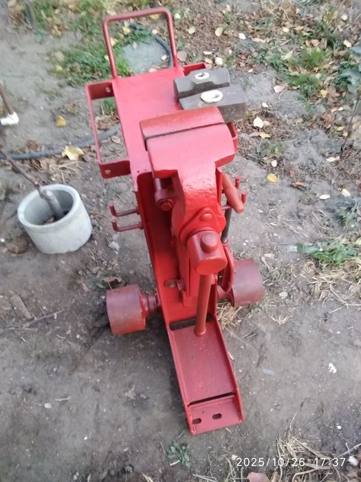 Продам тиски кузнечные