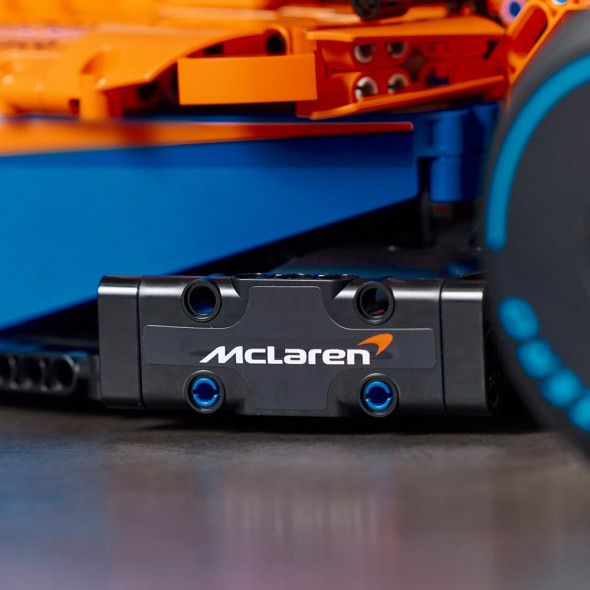 LEGO Technic Състезателна кола McLaren Formula 1 42141