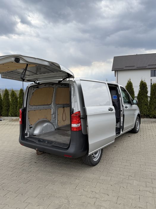 Mercedes Vito-2017-116 Cdi //2.2  163 cai//Webasto/ Ac/ navi/ Bt/ comenzi volan/ cârlig/ 3 locuri/ dubă/ Autoutilitară