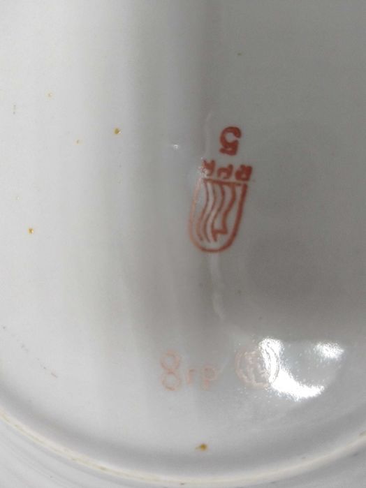 Фарфоровые тарелки 7 шт