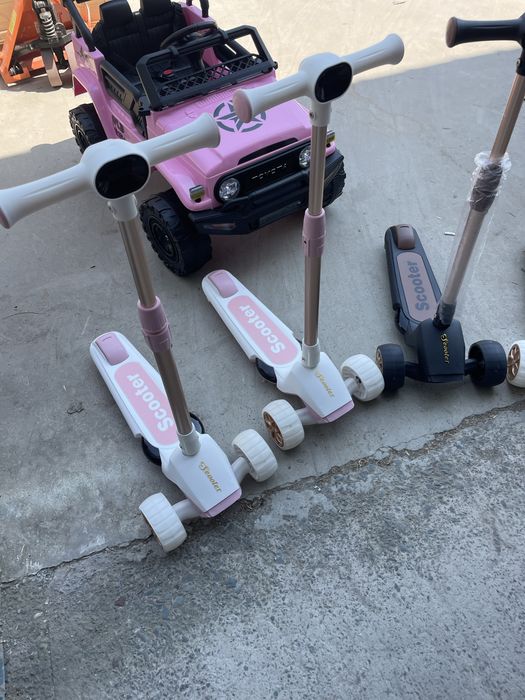 Trotineta pliabila pentru copii cu sunete si proiector LED Pink