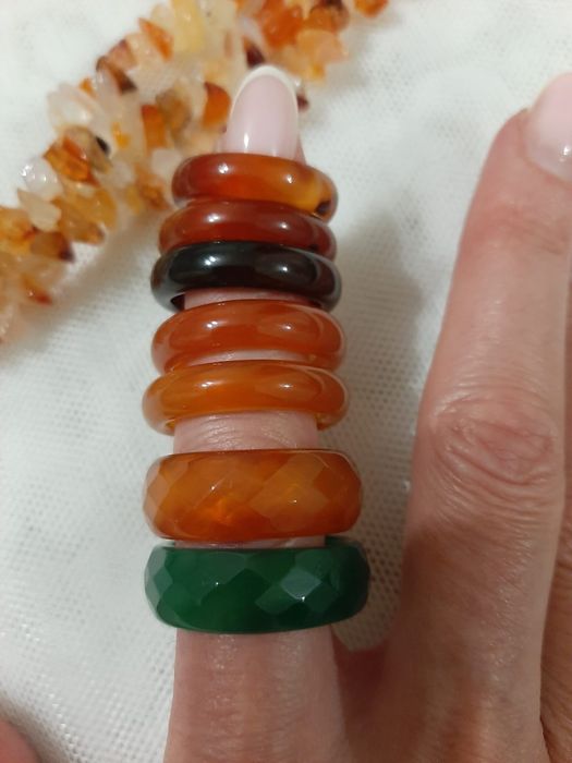 Кольца, бусы из камня