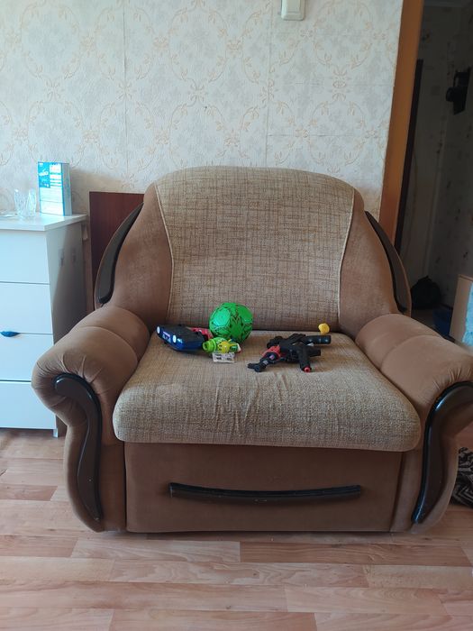 Продам диван с креслом 5000