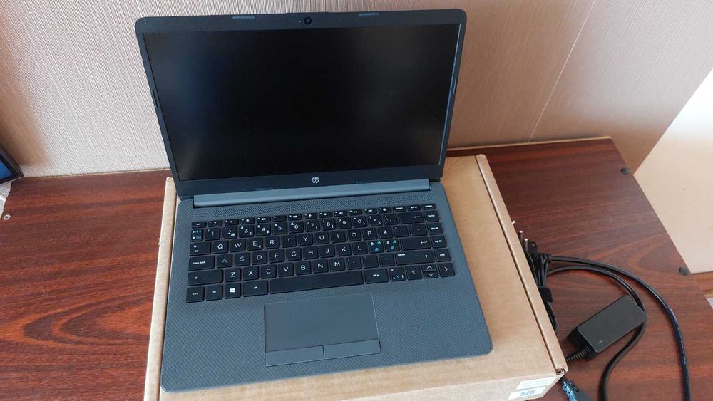 лаптор HP 245 14"