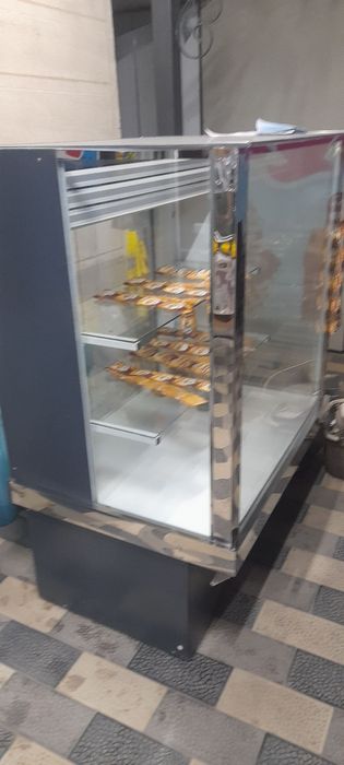 Халадилник ширинликла учун