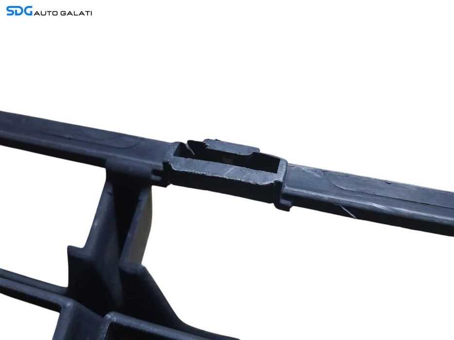 Grila Ornament Plastic Central Inferior din Bara Spoiler Fata Volvo V50 2004 - 2012 Cod 30657006 [N2180]