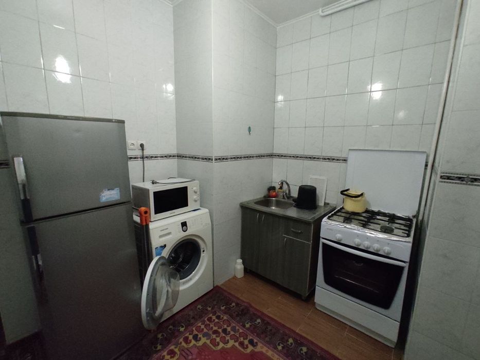 Юнусабад -19 1 комнатная квартира переделанная в двух с ОБСТАНОВКОЙ