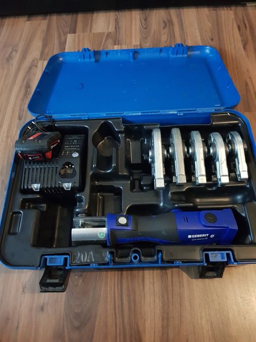 Presă de sertizat Geberit ACO 203plus