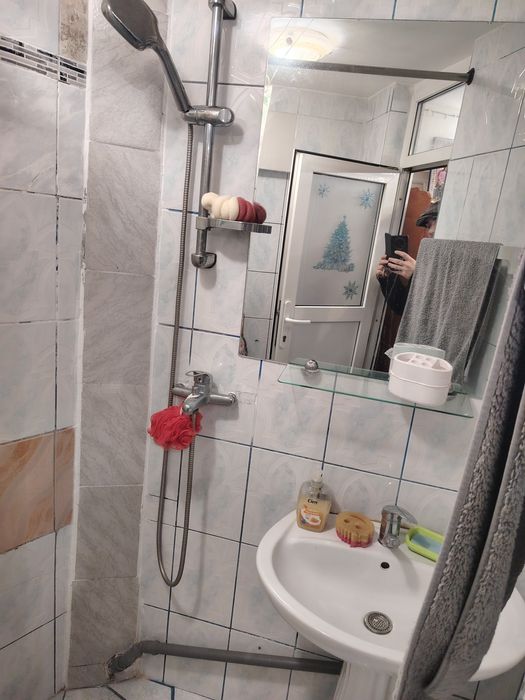 Piața Victoriei-Macdonalds Buzesti,gars.vila 300 de E cu util.incluse