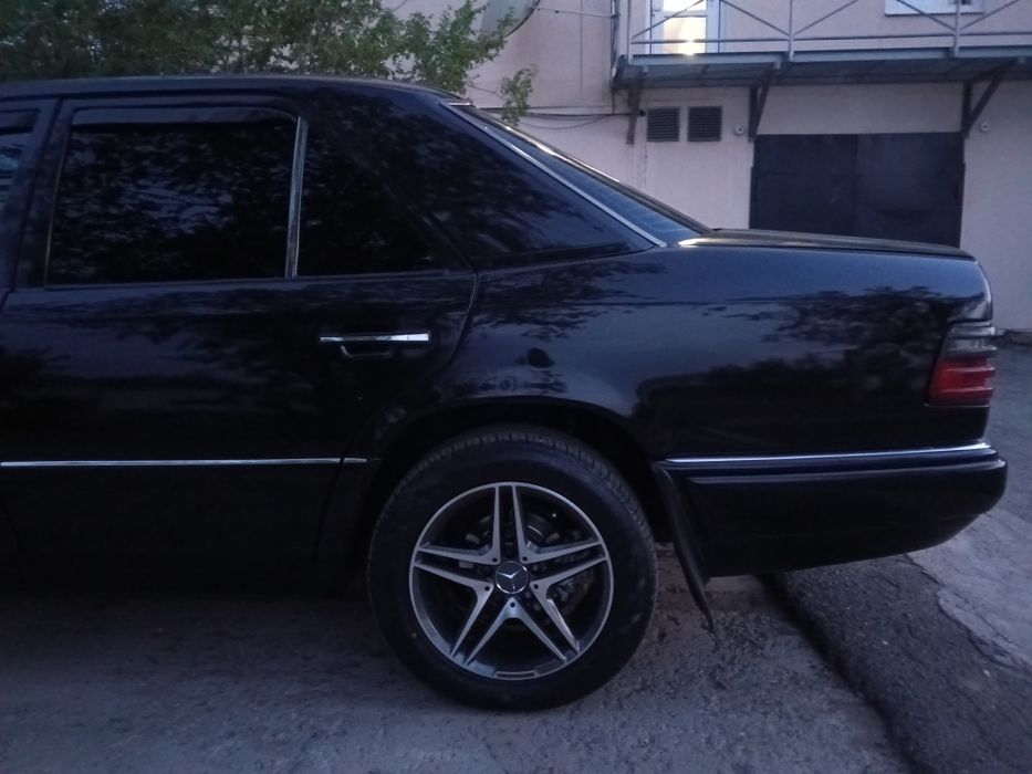 Продам Мерседес w124 3.0
