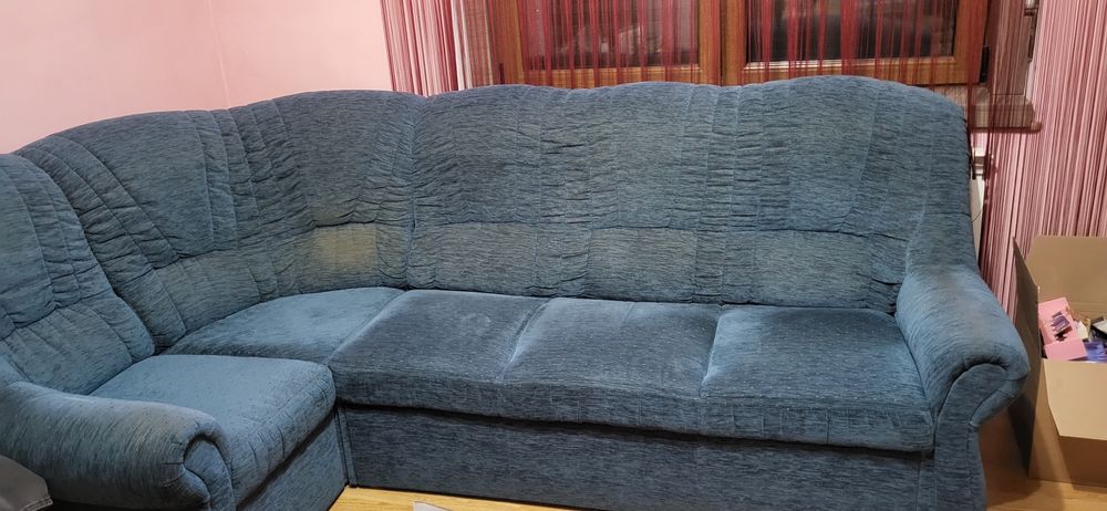 Vând mobilă si colțar