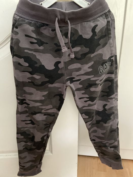Штаны Gap с военным принтом