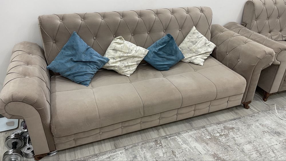 Диван с креслом бежевый