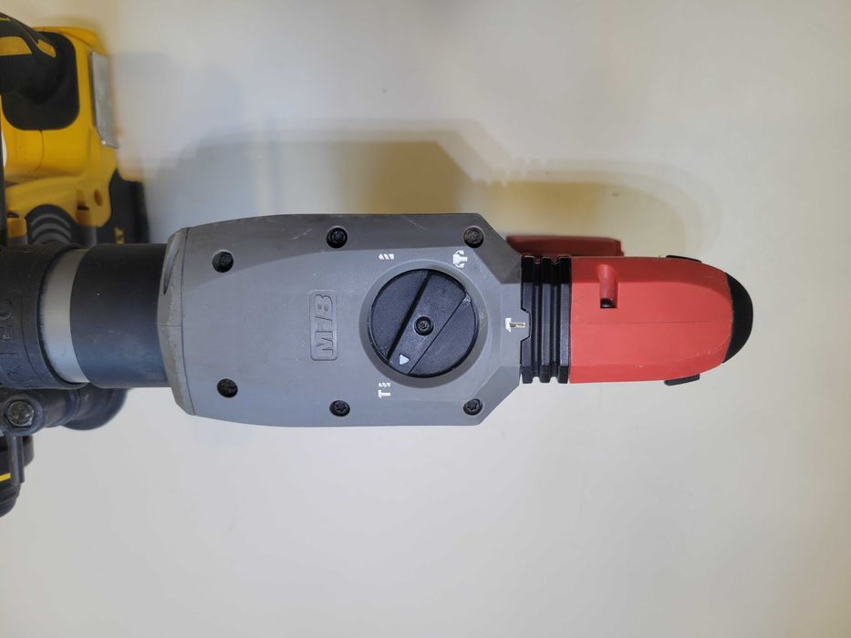 Перфоратори DeWALT DCH и Milwaukee M18 ONEFHPX и ъглошлайф DeWALT DCG405