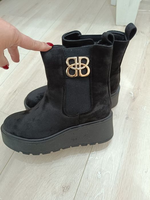 Зимни боти  на платформа