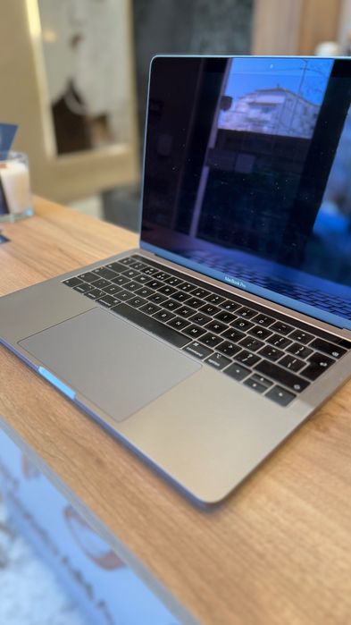 MacBook Pro 13”, i7 / 16GB RAM / 256 GB SSD