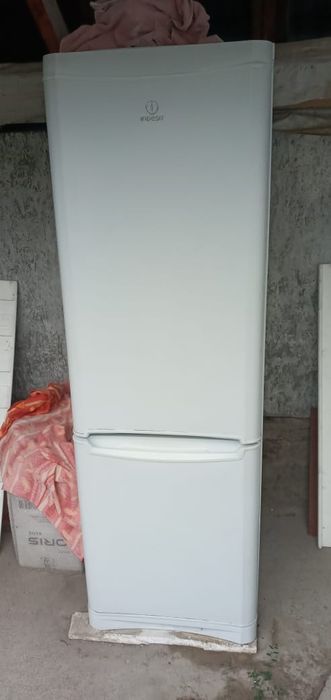 Холодильник Indesit