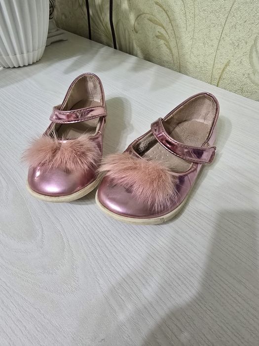 Продаю праздничные туфли