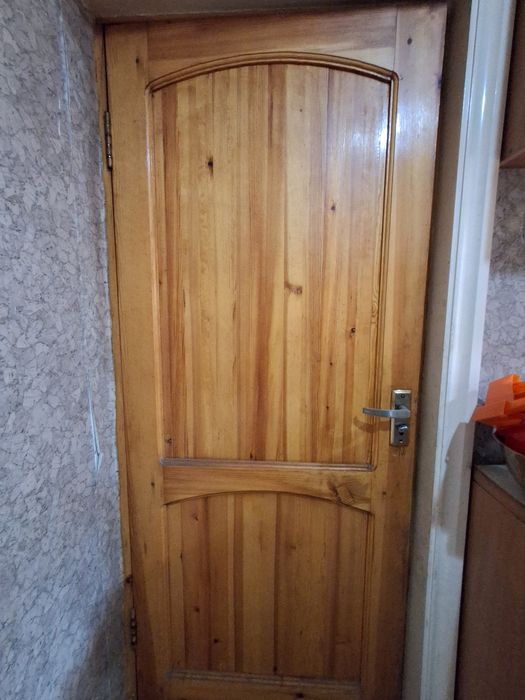 Межкомнатные двери в отличном состоянии (7 штук) цена за штуку.