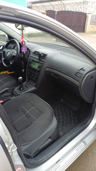 Vând scoda octavia 2