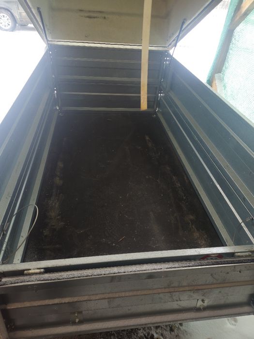 Remorcuta cu capac inmatricula