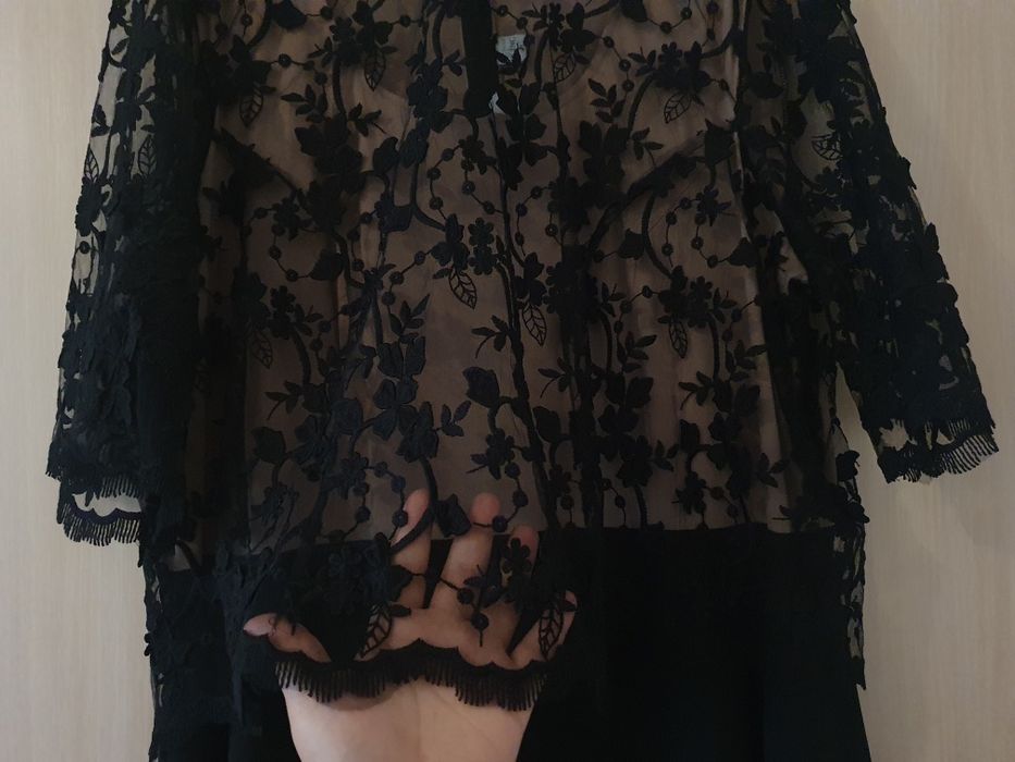 Дамска черна рокля с дантела