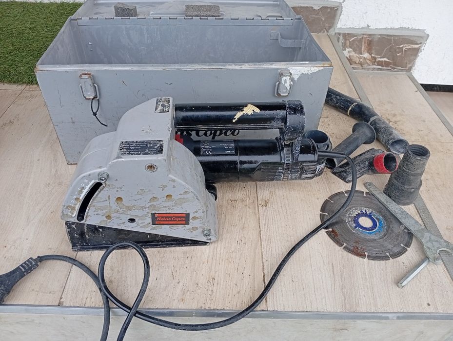 Mașina de făcut șanțuri curent