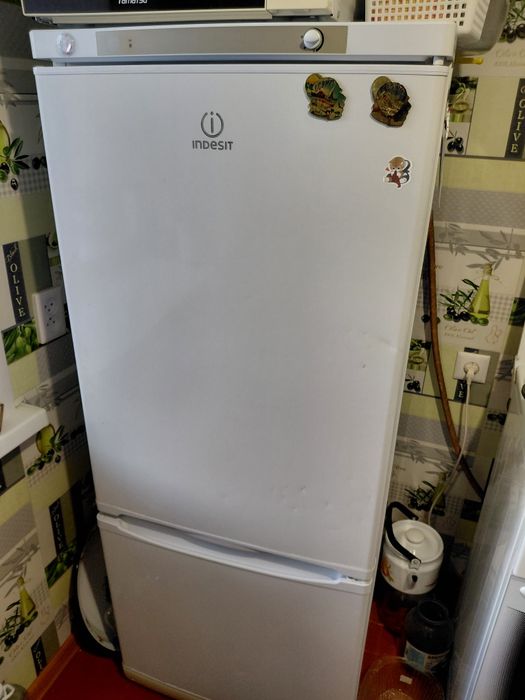 Холодильник INDESIT
