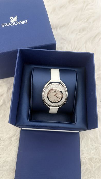 Часовник Swarovski
