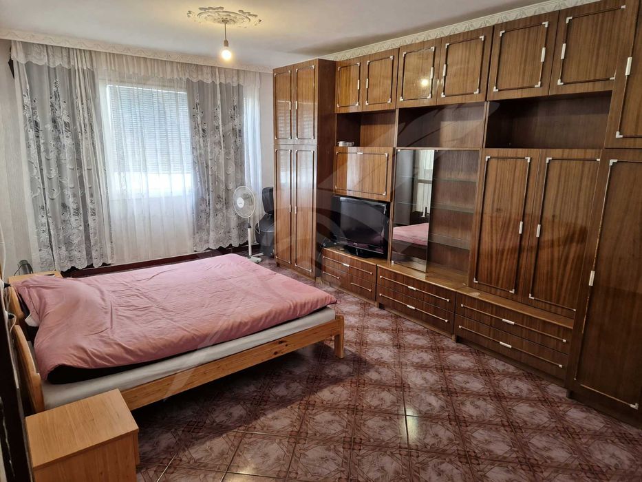 Продава се Тристаен апартамент в Средец - 75 кв.м за 974 €/кв.м - Снимка #2