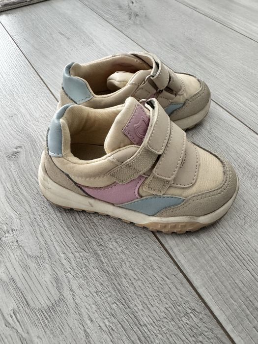 Продам обувь детскую