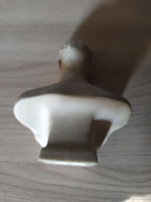 Продам советскую статуэтку Маяковского.