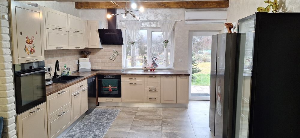 Cabana de inchiriat cu piscina interioara incalzita, ciubar, pensiune