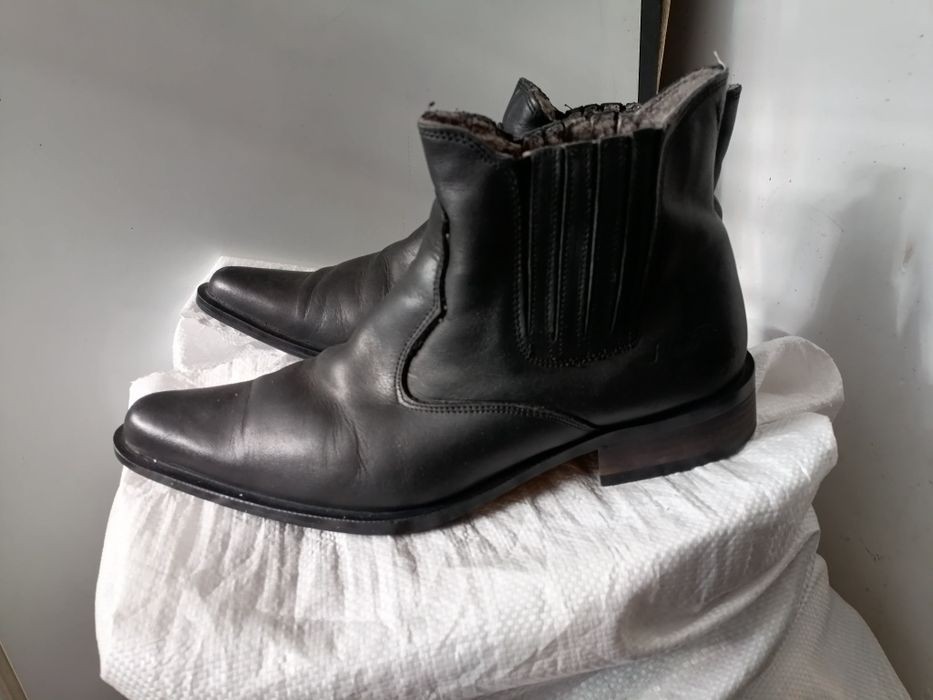 Продам замшевую обувь.