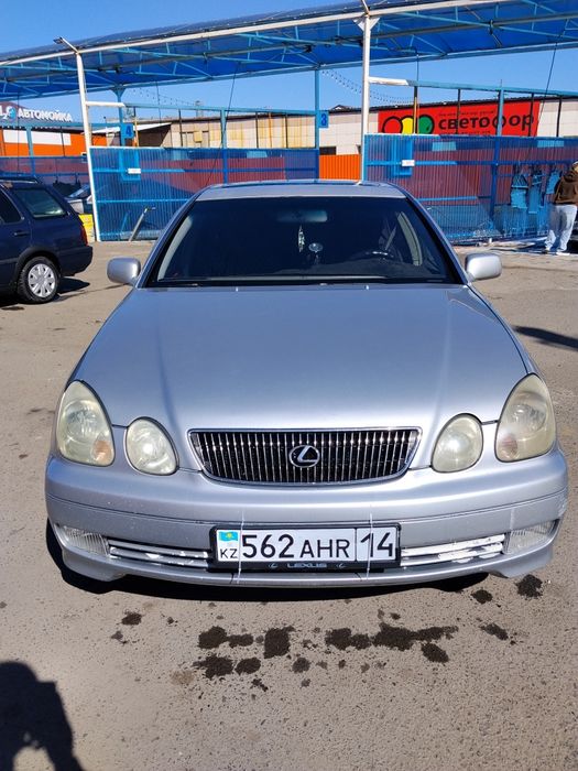 Машина Лексус GS 300