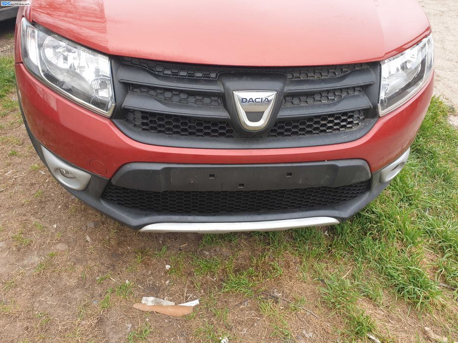 Bara Spoiler Fata Fara Grila cu Emblema Dacia Sandero 2 Stepway 2012 - 2016 Culoare Fire Red Metallic / Pearl TEB76 [K4311]