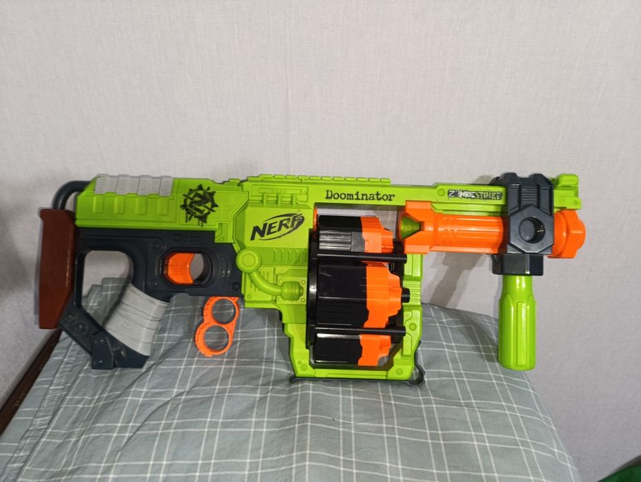 Продаю игрушечный автомат от нерф