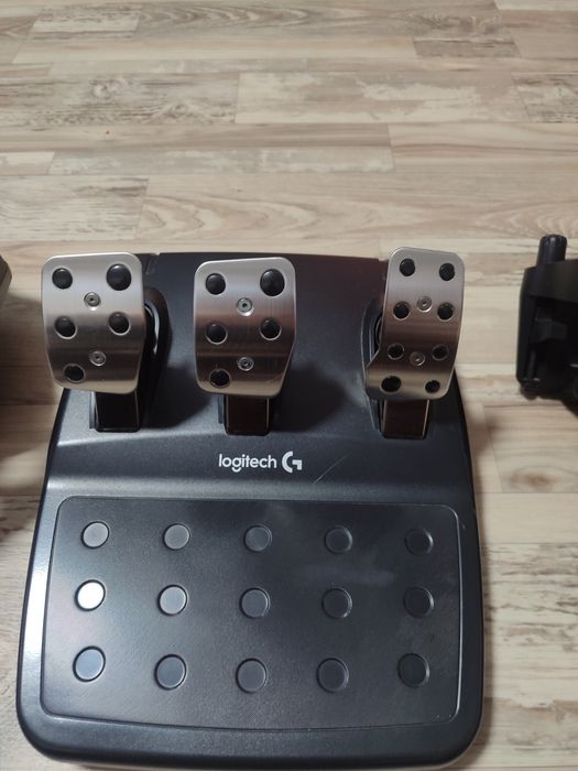 Продам игровой руль Logitech g29 с мкпп