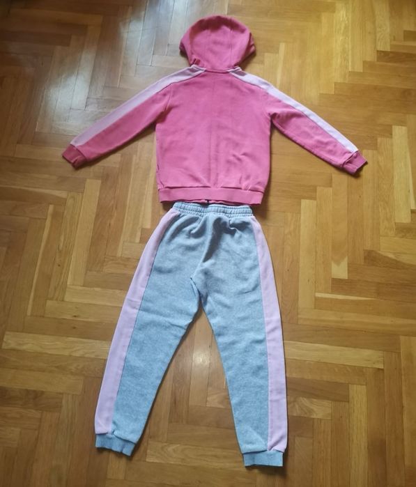 Спортен комплект за момиче ADIDAS LK GFX HDY SET