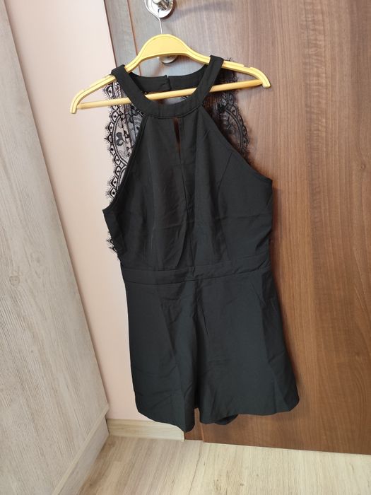 Гащеризон с ефектен гръб