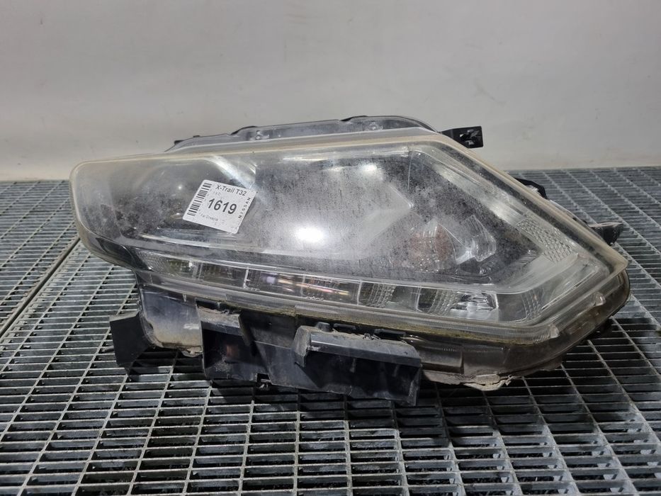 Far Dreapta Nissan X - Trail T32 2014 - 2017 SUV 4 Usi (1619) Cu lupă Garantie