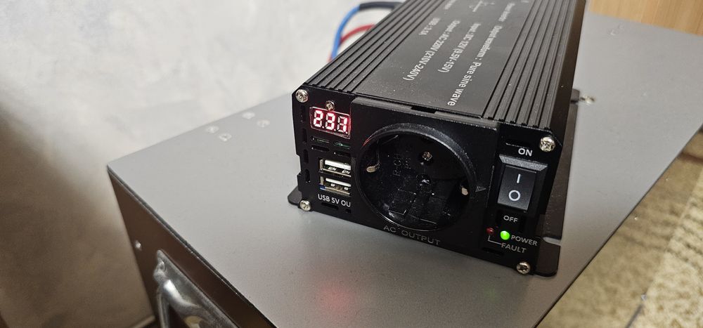 Invertor cu Undă Sinusoidală Pură de la 12V la 230V , 1500W