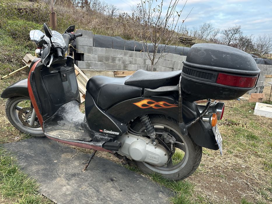 Vand Scuter Aprilia Scarabeo!